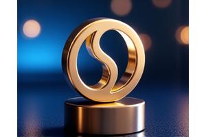 Trophäe des Swiss Film Sound Award vor Bokeh-Hintergrund